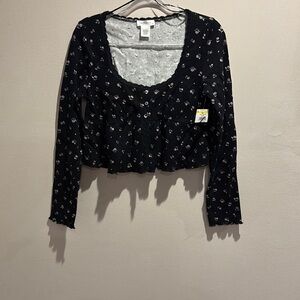 Floral Black Long Sleeve Crop Top PTP 19 inches